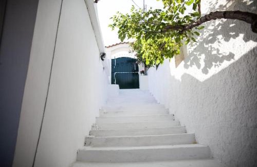 Spiliazeza House | Sunny house, stunning Aegean Sea views.