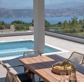 Sternes Villa | Sunny Vacay Villa