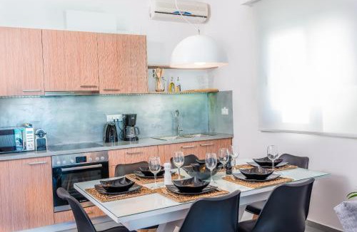 Amoudi Apartment | Sunrise Rent Rooms