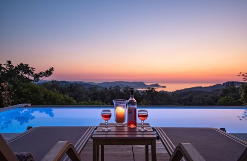 Karousades House | Sunset House: Near beaches, stunning views, sunsets