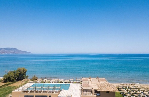 Kavros Apartment | Superior Garden Room Outdoor Jacuzzi Sea-Glance Terrace