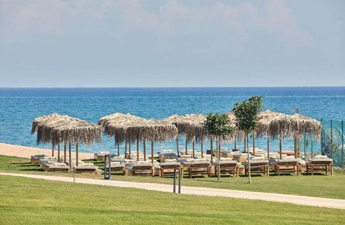 Kavros Apartment | Superior Garden Room Outdoor Jacuzzi Sea-Glance Terrace