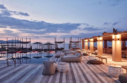 Kavros Apartment | Superior Garden Room Outdoor Jacuzzi Sea-Glance Terrace