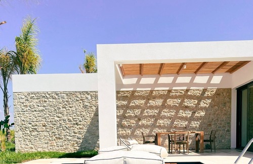 Tingaki Villa | Taf Boutique Villa 1 bedroom villa, beachfront with private heated pool