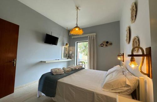 Sidari Bed & Breakfast | The 3 Little Pigs apartments