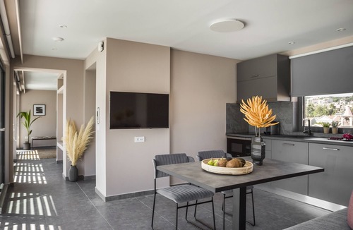 Argostoli Town House | The 360ᵒ Loft/60m²- Outdoor Spa bath/Spacious living area