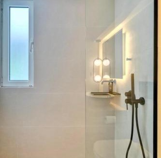 Vouliagmeni Apartment | The Four Seasons Vouliagmeni Escape