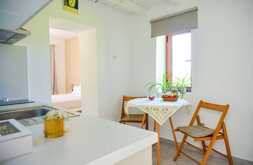Kamilari Cottage | The papas house on the hill with mountain and sea view .