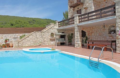 Koiliomenos Villa | The Vivian - Luxury Stone Villa