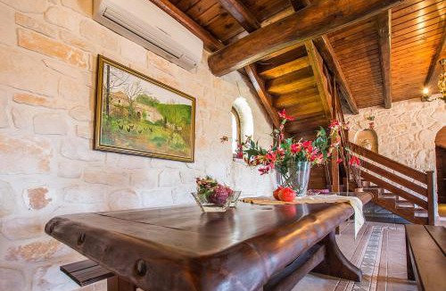 Koiliomenos Villa | The Vivian - Luxury Stone Villa