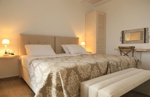 Schinoussa Town House | Theasis Luxury Suites