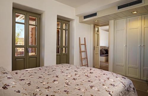 Folegandros Town Hotel | Themonies Luxury Suites