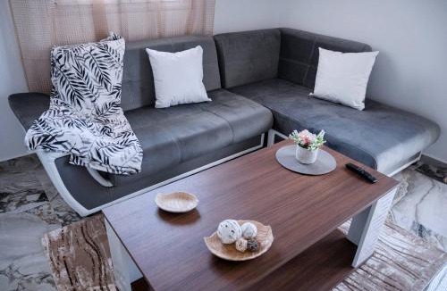 Ampelokipoi-Menemeni Apartment | Thessaloniki Luxe Suite, Chrysa's Private Getaway
