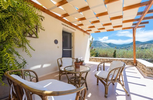 Parasporos Villa | Three-bedroom villa with Private Pool with easy access to Parasporos Beach