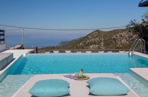 Kalamitsi Villa | Three-Bedroom Villan