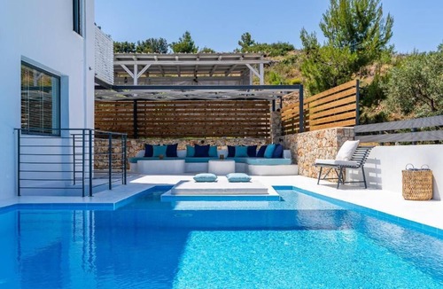 Kalamitsi Villa | Three-Bedroom Villan