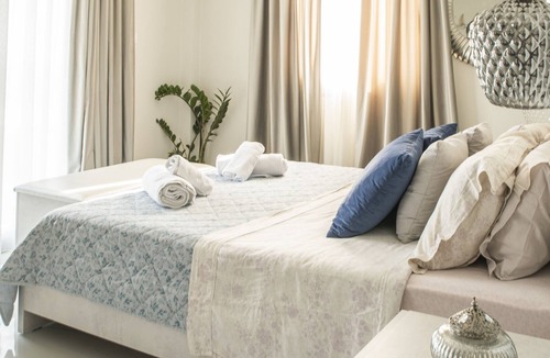 Pacheia Ammos Villa | Thronos Aqua Residence : a Luxury Experience