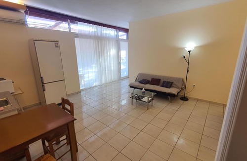 Markopoulon Apartment | TK2-George Apartments by the Airport