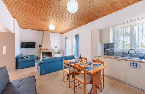 Pyrgos House | To Pournari Beachside Garden House