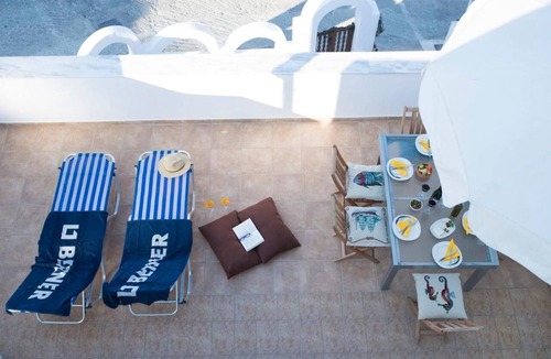 Kamari House | Traditional Greek house in a small village