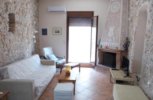 Pyrgi House | Traditional Guest house Chrisyis