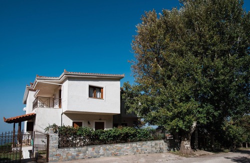 Aigialeia Villa | Traditional Luxury Villa ARMONIA