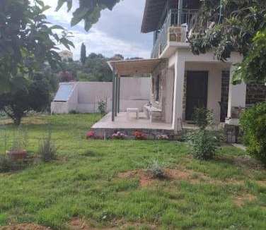 Valira House | Traditional maisonette just 15' from Kalamata