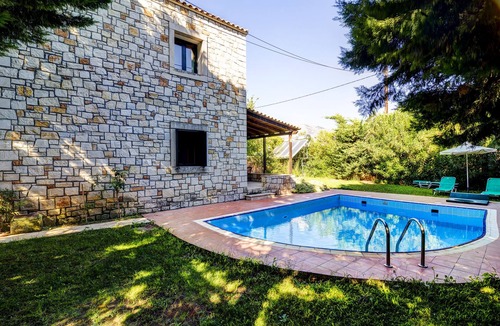 Pendamodi Villa | Two bedroom traditional villa with private pool