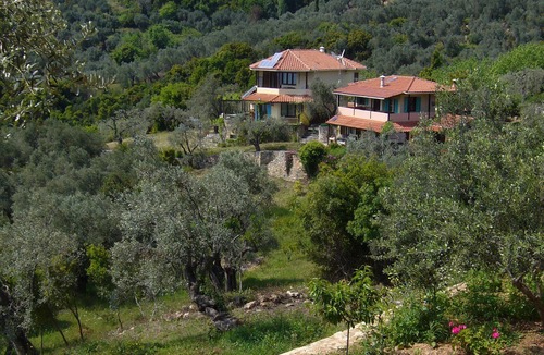 South Pelion Cottage | Unforgettable panorama in a very quiet location. Centrally located, gr. Property.