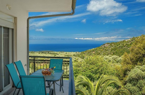 Kallirakhi House | Unique apartment with spectacular sea view.