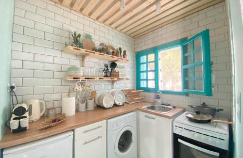 Messini House | Unique Beachfront Cottage House - Private Garden