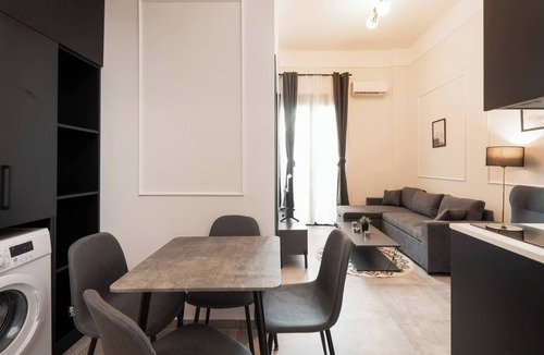 Agios Panteleimonas Apartment | Urban Modern Getaway