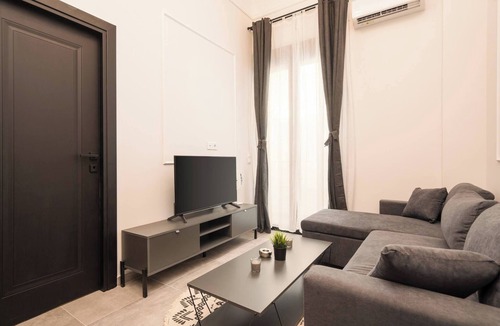 Agios Panteleimonas Apartment | Urban Modern Getaway