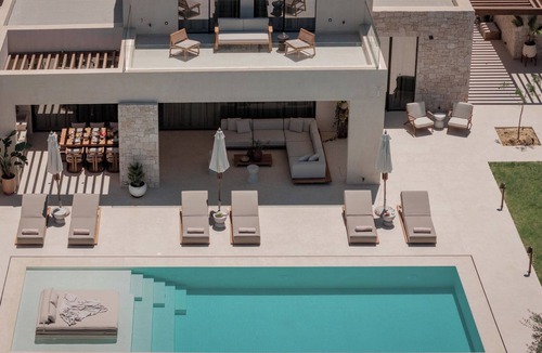Amoudi Villa | Valerozo Villa Maestosa