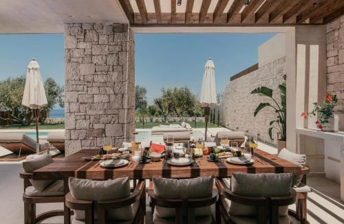 Amoudi Villa | Valerozo Villas - Exclusive Beachside Experience