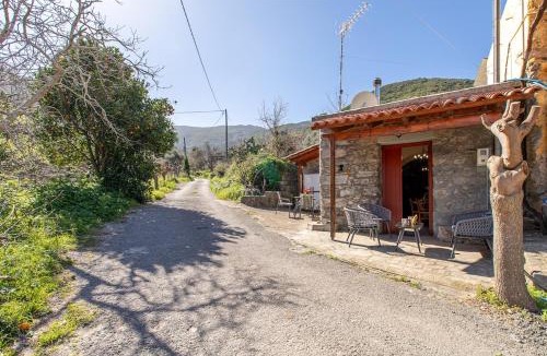 Agía Eiríni House | Vavouledo Village House