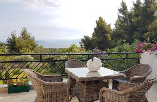 Paliouri House | Very chic holiday home at the sea, terrace and garden, Wifi | Paliouri, Chalkidi