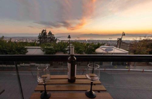 Ano Poli Apartment | View and the city
