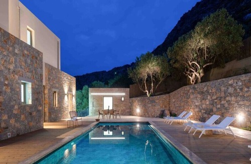 Vrachasi Villa | Villa Adagio: 5BR Luxury Villa with Eco Heated Pool