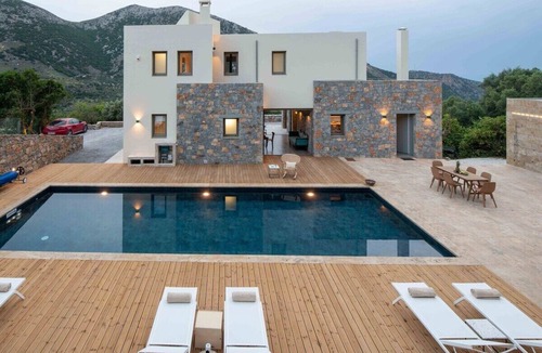 Vrachasi Villa | Villa Adagio: 5BR Luxury Villa with Eco Heated Pool