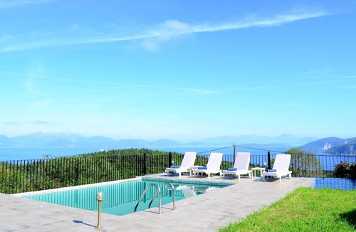 Katsarata Villa | VILLA ANDRONIKI