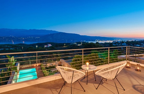 Sternes Villa | Villa Anemi