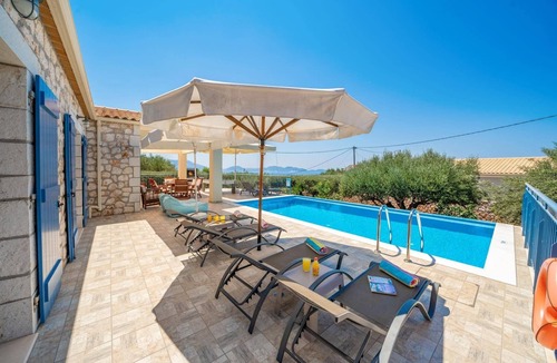 Tzamarelata Villa | Villa Annita by Villa Plus