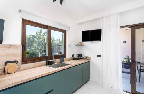 Kefalas Villa | Villa Anthos | Luxury 1-Bedroom Villa with Heated* Pool!