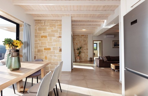 Kissamos Villa | Villa Argyrie, sea view, Jacuzzi, heated pool, Quiet, Kissamos