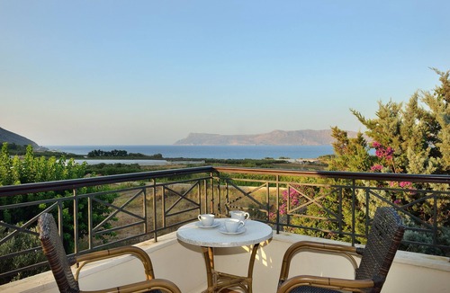 Kaliviani Villa | Villa Arhontariki stunning view, pool, BBQ close to Kissamos, Chania