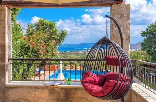 Kaliviani Villa | Villa Arhontariki stunning view, pool, BBQ close to Kissamos, Chania