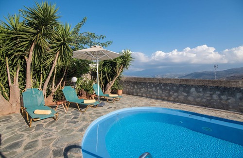 Megala Chorafia House | Villa Athina is a traditional, fully modern holiday villa near Chania