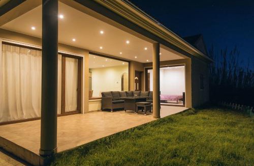 Gardenos Villa | Villa Belle Plaza