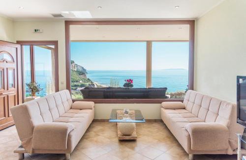 Gardenos Villa | Villa Belle Plaza